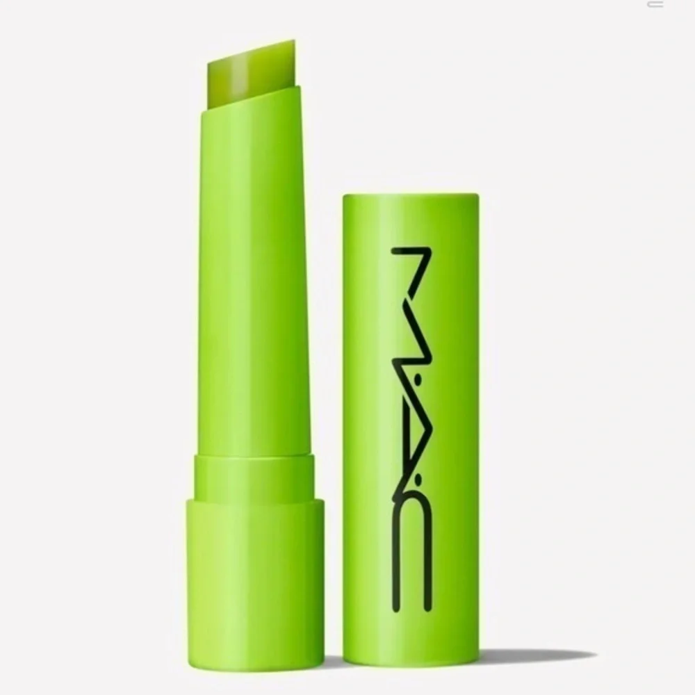 MAC SQUIRT PLUMPING GLOSS STICK-Like Squirt